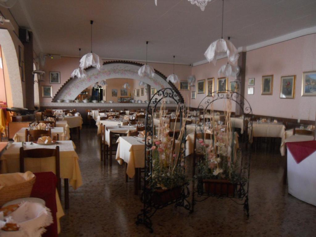 Albergo Giardino Toscolano Maderno Dış mekan fotoğraf