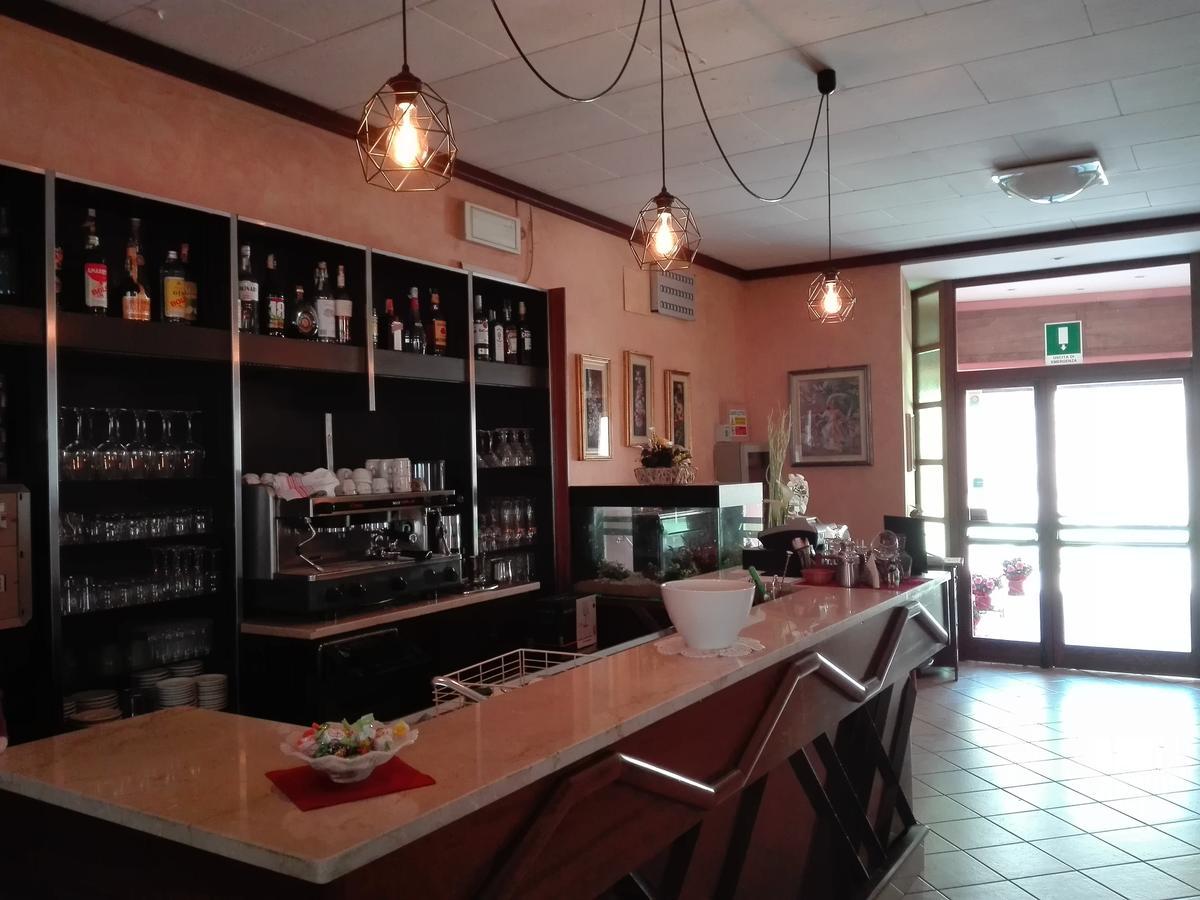 Albergo Giardino Toscolano Maderno Dış mekan fotoğraf