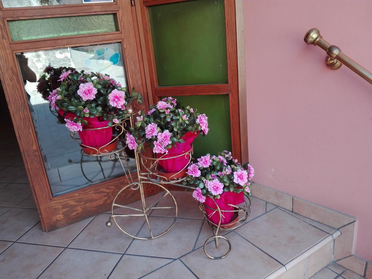 Albergo Giardino Toscolano Maderno Dış mekan fotoğraf