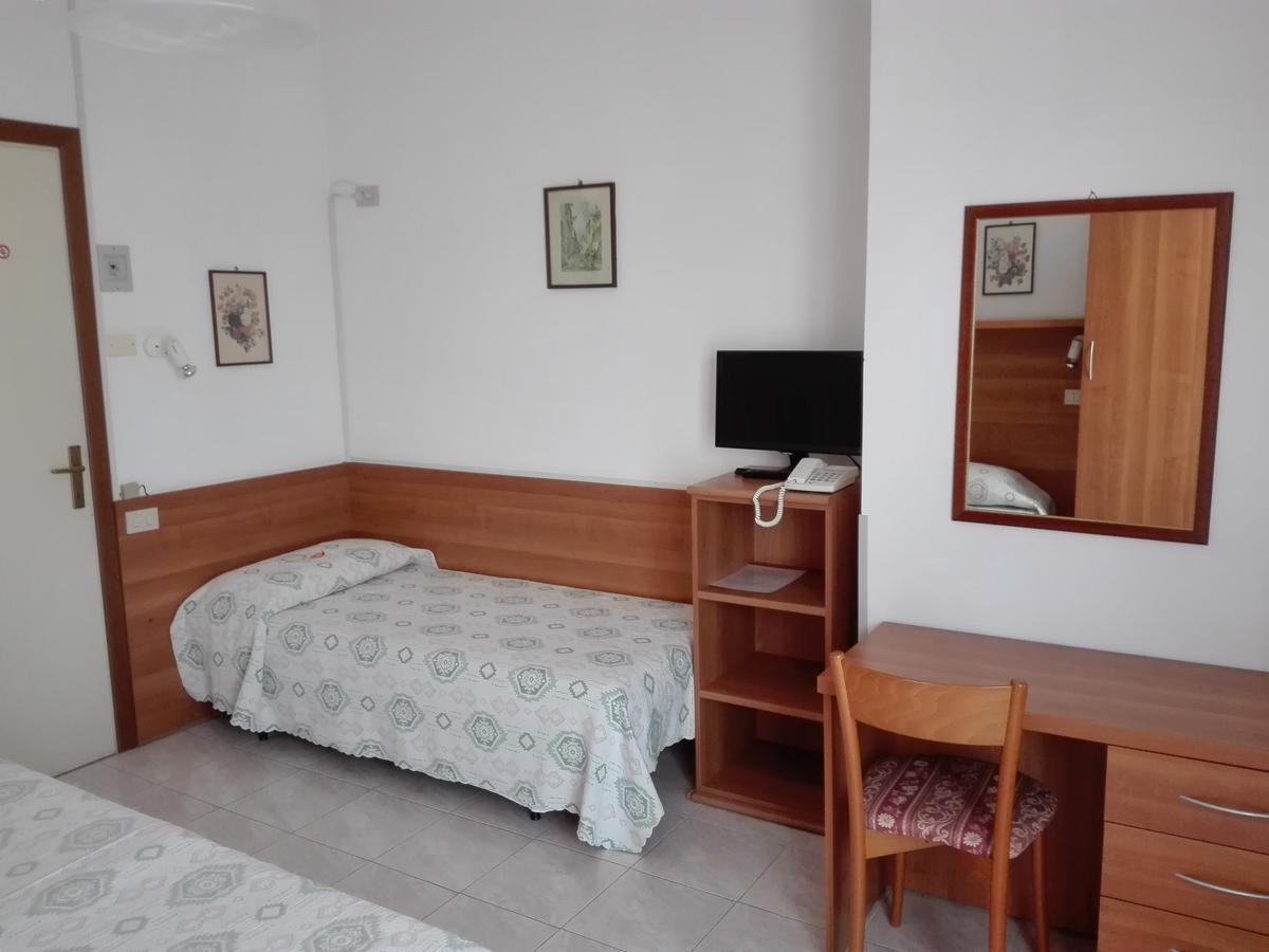 Albergo Giardino Toscolano Maderno Dış mekan fotoğraf