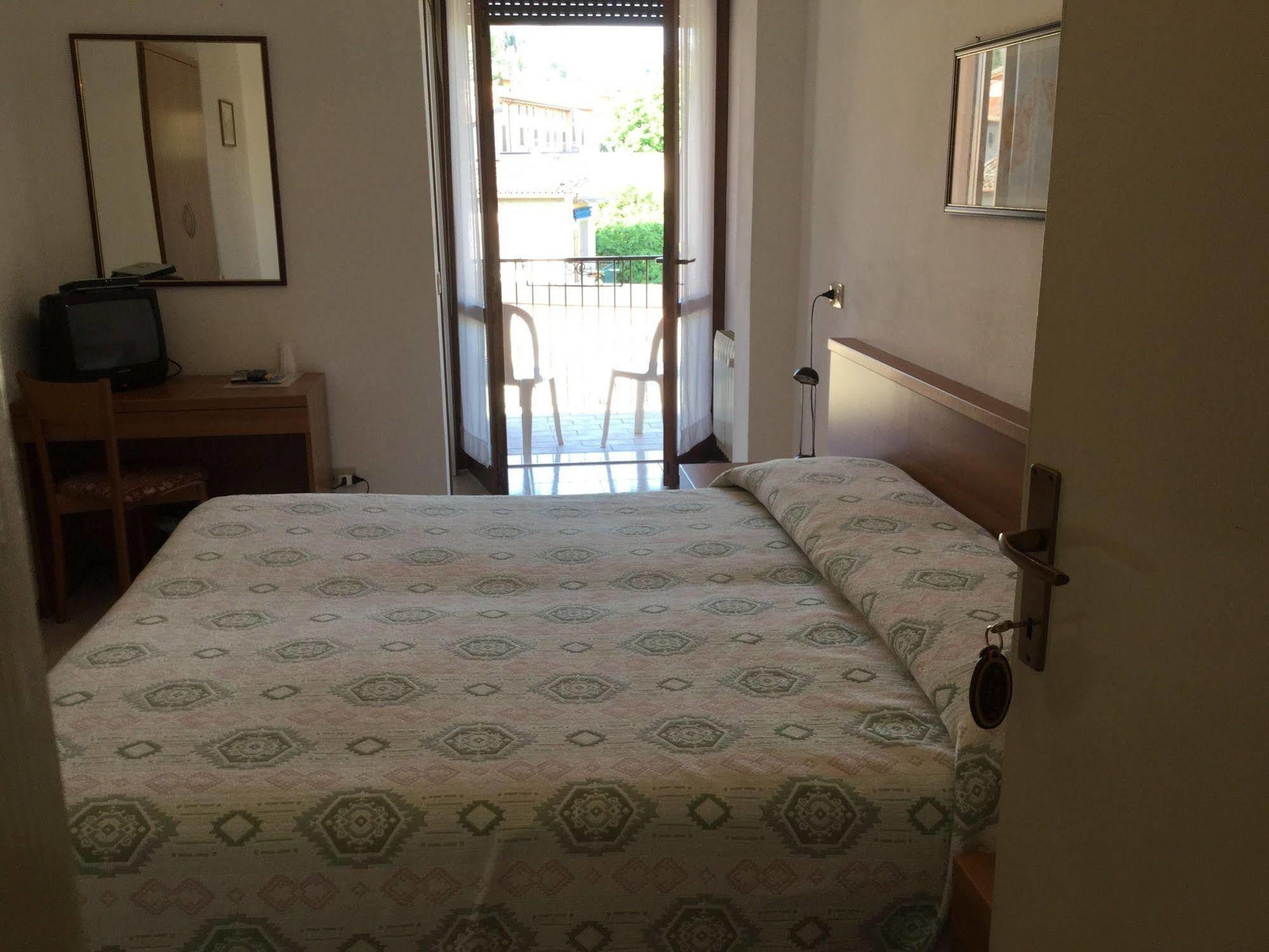 Albergo Giardino Toscolano Maderno Dış mekan fotoğraf
